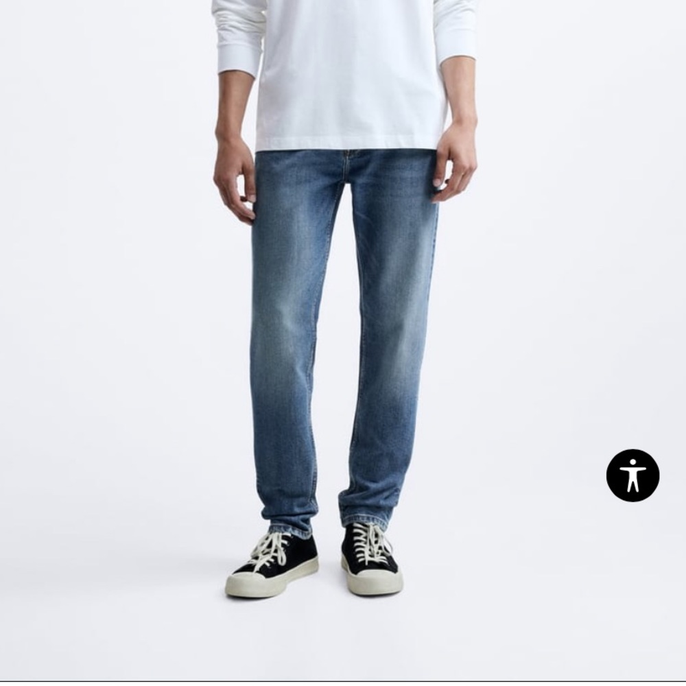 Mens NWT Slim fit jeans. Five pockets . Washed effect. Front zip and button